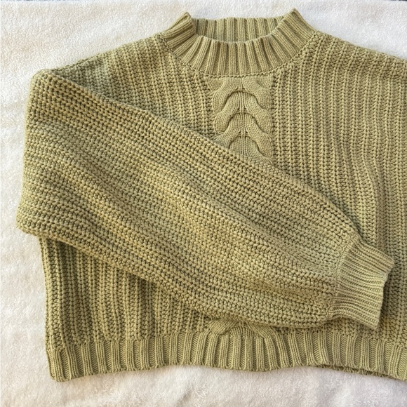 Green Sweater - Picture 8 of 8